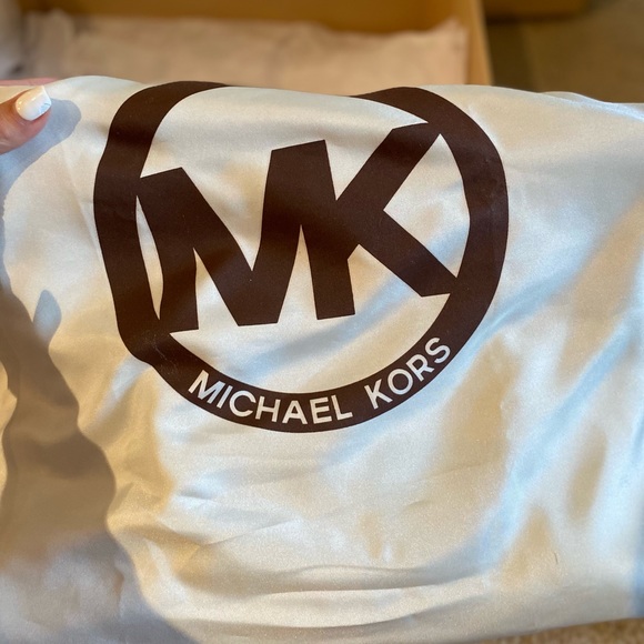 Michael Kors Hamilton Ostrich embossed turquoise tote with dust bag - Picture 5 of 11